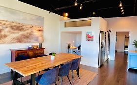 Sunny Penthouse On 17Th Ave, 1 Bedroom, 1 Loft Bed With Ladder, 1 Sofa Bed, Sleeps 6, Downtown